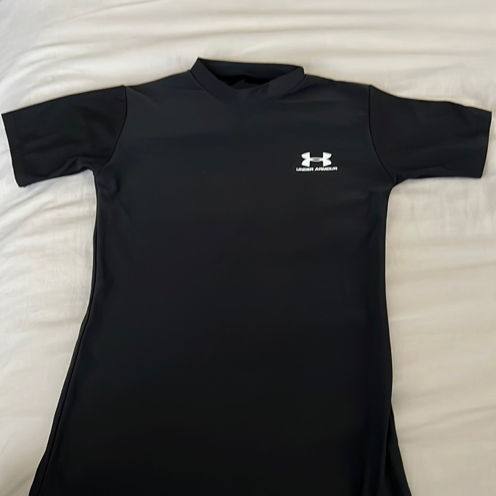 Boys Under Armor heat gear short sleeve